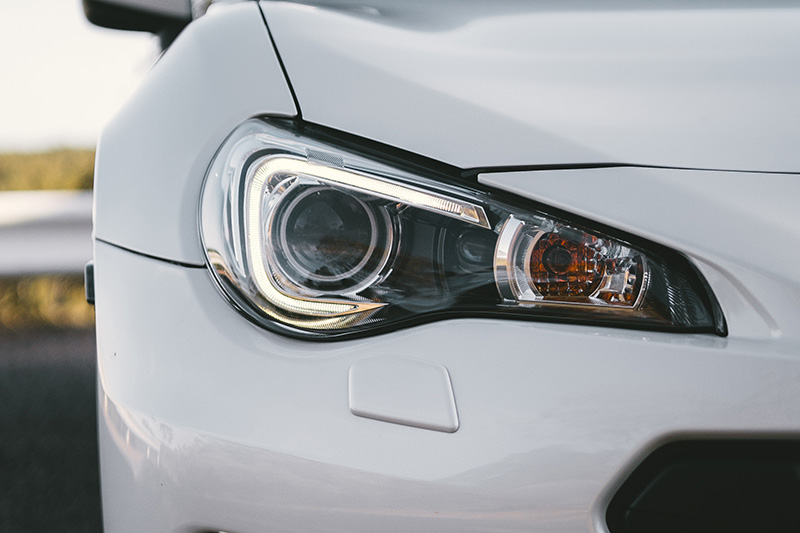 Projector style automotive headlight